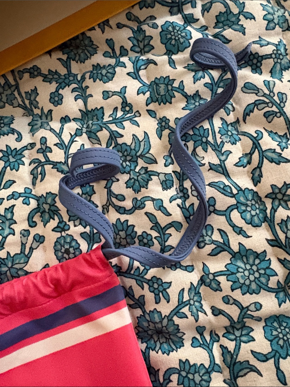 Fendi Pink Drawstring Pouch with Navy Accents - Picture 3 of 11